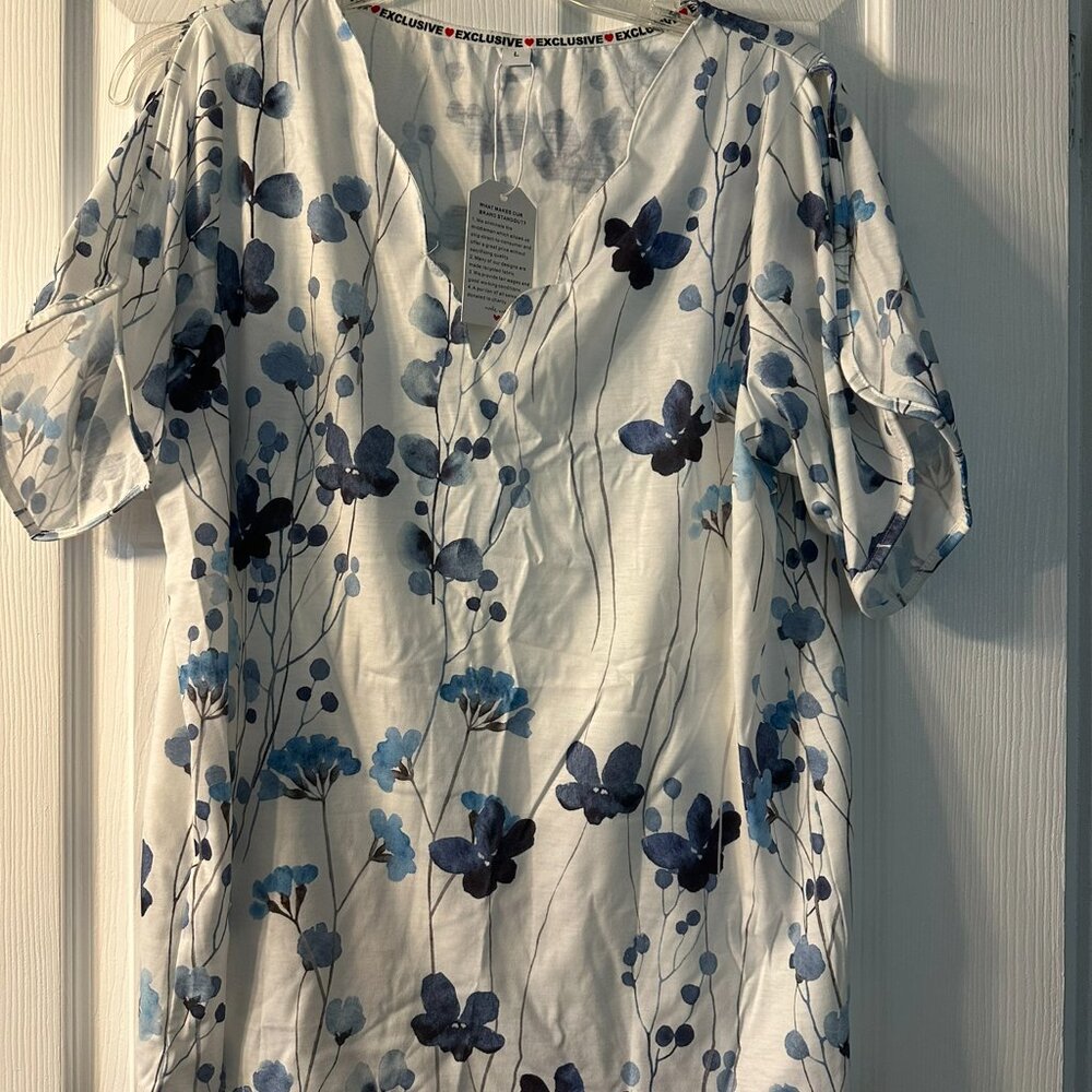 New never worn Schein short sleeve top with cold shoulders size L